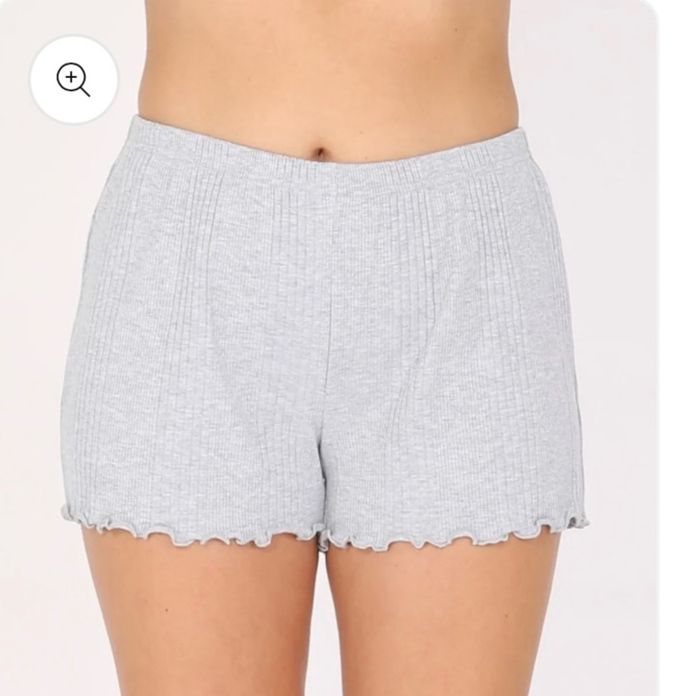 Variegated Rib Lettuce Edge Shorts. Size small